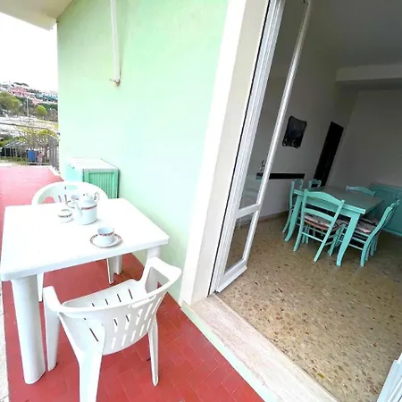 Trilo Marino Con Posto Auto Nel Centro Di Апартаменты