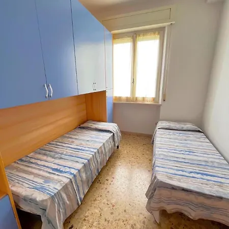 Trilo Marino Con Posto Auto Nel Centro Di Appartement
